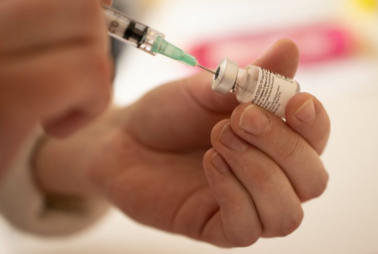 Vaccinations COVID19 des professionnels de santé à la clinique Saint