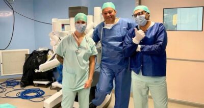 Annaelle (IBODE), Dr Hamid (Gynécologue obstétricien) et Mustafa (IADE)
