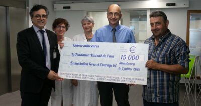 L'association Force et Courage 67 fait un don de 15000 Euros pour le financement de deux vélos therapeutiques destines aux patients du Centre de Dialyse de la Clinique Sainte Anne